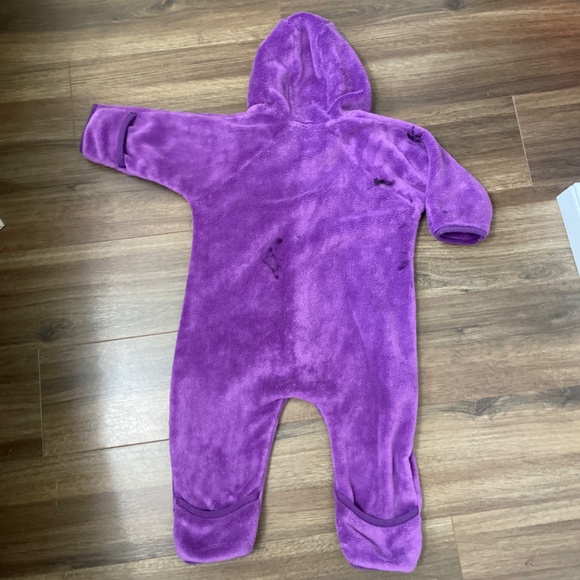 2/$20 Macpac fleece onesie for toddlers - Picture 3 of 5